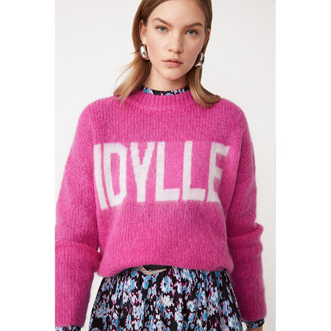 pink jumper with white idylle letters across chest