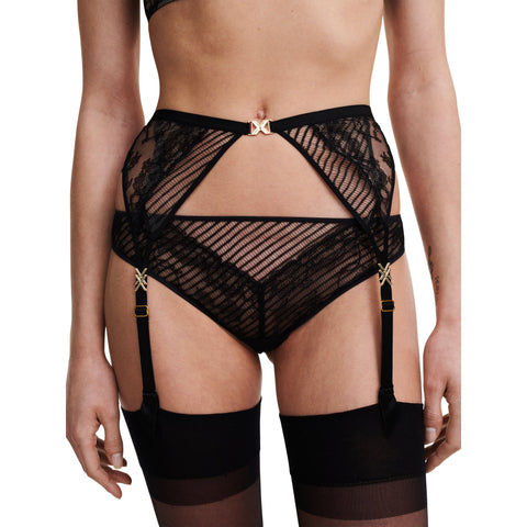 Suspender belt made of layering two Leavers lace, one with fishnet patterns, the other one made of Chantilly floral lace, all lined with rigid tulle.  Stretch tulle on the sides. The back made of floral lace, Ribbed elastic around the waist Opening at the front through an exclusive jewel branded "X"