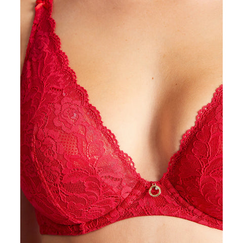 The Comfort Plunging Triangle bra boasts a very seductive style, this shape caters for fuller busts up to cup size F. The plunging, sexy neckline is adorned with a small gold-coloured jewel between the cups, trimmed with a sparkling Swarovski crystal.