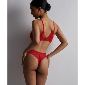 The tanga brief unveils its classic shape like a seductive invitation. The piece is edged with lace trims that create a refine finish, adorning the curves with delicate lace. Inspired by the rose d Ispahan, the motif melts away at the back where the fabric is cut high across the buttocks.