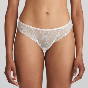 Flattering thong in sheer embroidered fabric. Boudoir Cream is a timeless shade that will lend a touch of luxury to your look.