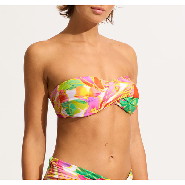 Soft Cups For Shape And Support Side Boning For Shape Definition Gripper Tape To Hold Swimsuit In Place Back Clip Closure Removable Straps for Fit Versatility