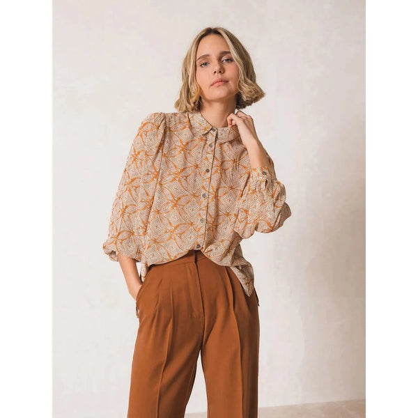 SHIRT WITH ETHNIC DIGITAL PRINT IN ECOVERO VISCOSE - Shirt collar - Fitted shoulder and long sleeves with cuffs and button fastening - Centre front buttons and - Relaxed fit - Slightly transparent - 