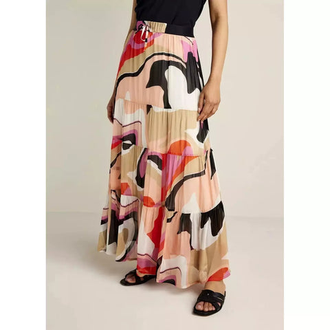 This maxi skirt has a colourful water paint print, which adds a playful note to your outfit. The model has the signature Summum elasticated waist. The high-quality material ensures a roomy fit. The cord fastening pulls in the lined sheer fabric.