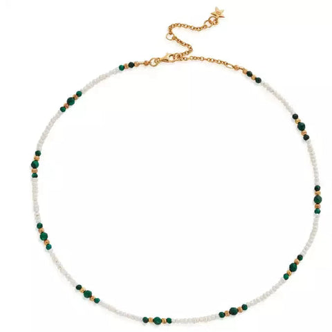 A delicate sequence of meandering malachite and precious pearls, this piece provides understated elegance to those that seek a subtle pop of colour and sparkle.